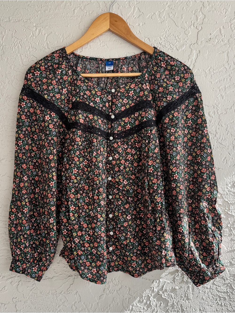 Old Navy Black Floral Button-Front Blouse with Lace Trim